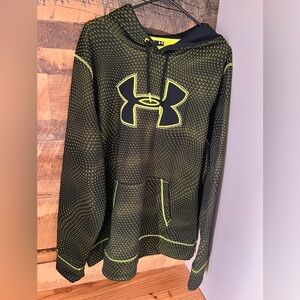 Men’s Under Armour sweatshirt